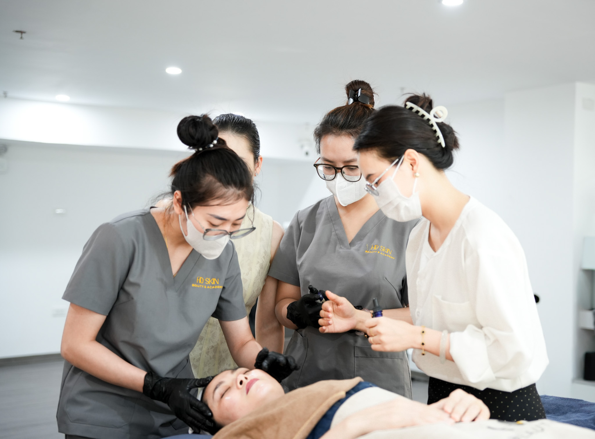 IMAGE Skincare đồng hành cùng HD Skin Beauty & Academy tại Workshop “Glow Getter – Summer Peel”