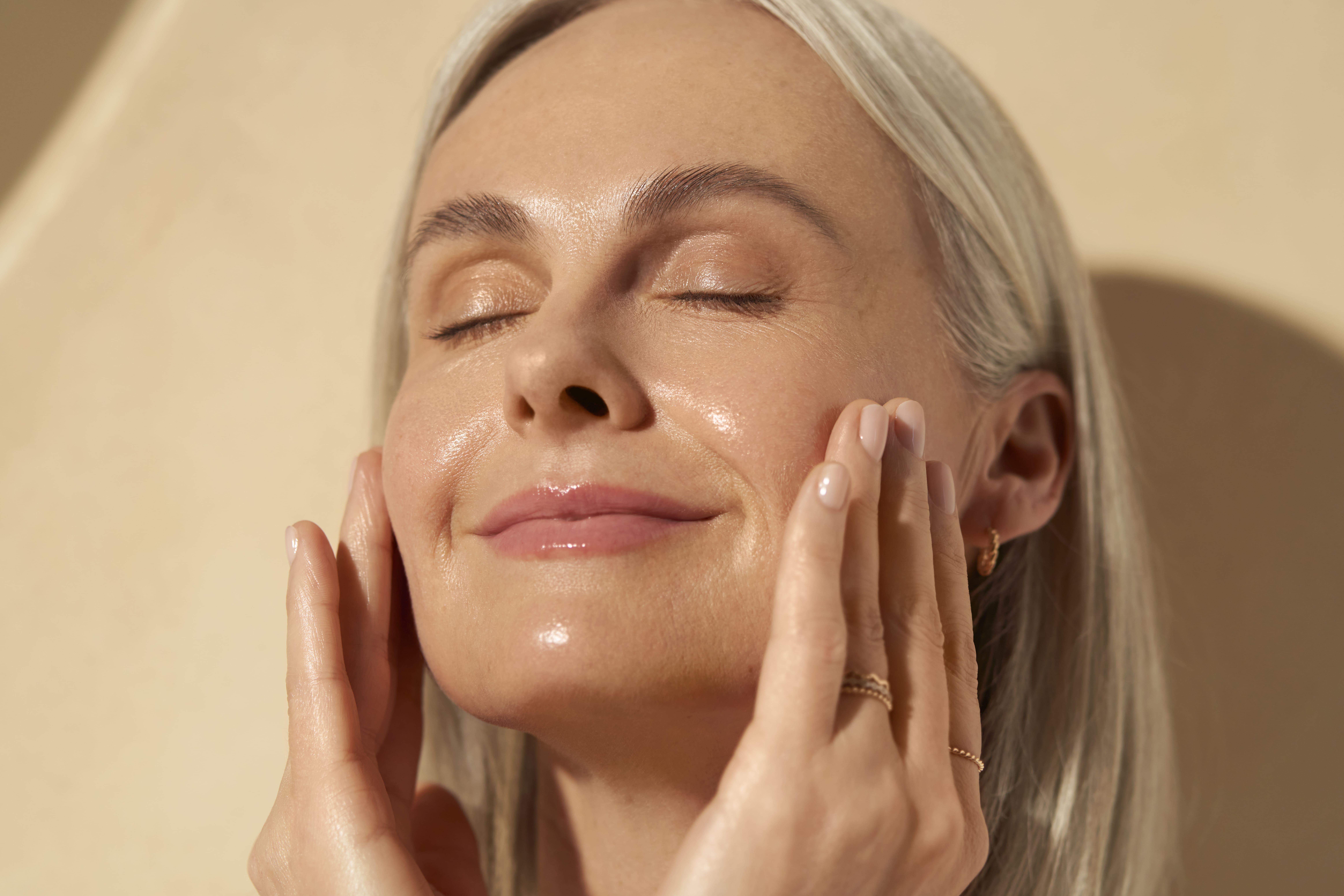 Retinol Cho Da Xỉn Màu: Cách Khôi Phục Vẻ Rạng Rỡ Theo Thời Gian