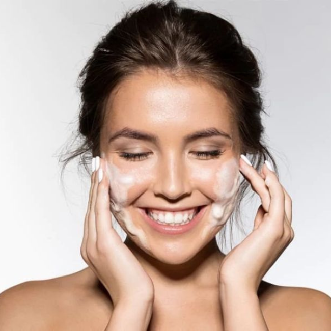 Skincare sau khi tắm hay trước khi đi ngủ