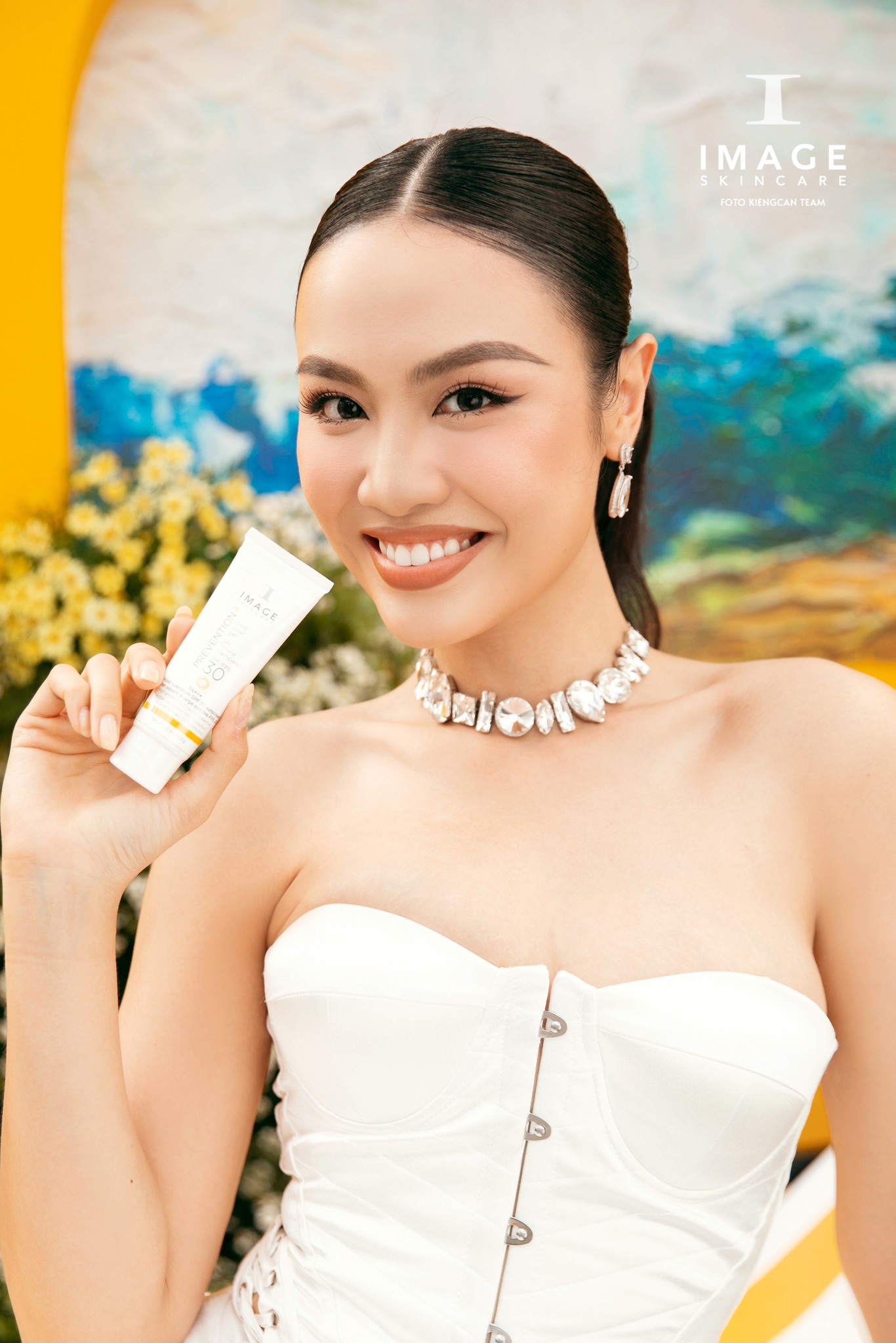 Á hậu Thuỷ Tiên hào hứng với BST PREVENTION+ chống nắng của IMAGE Skincare