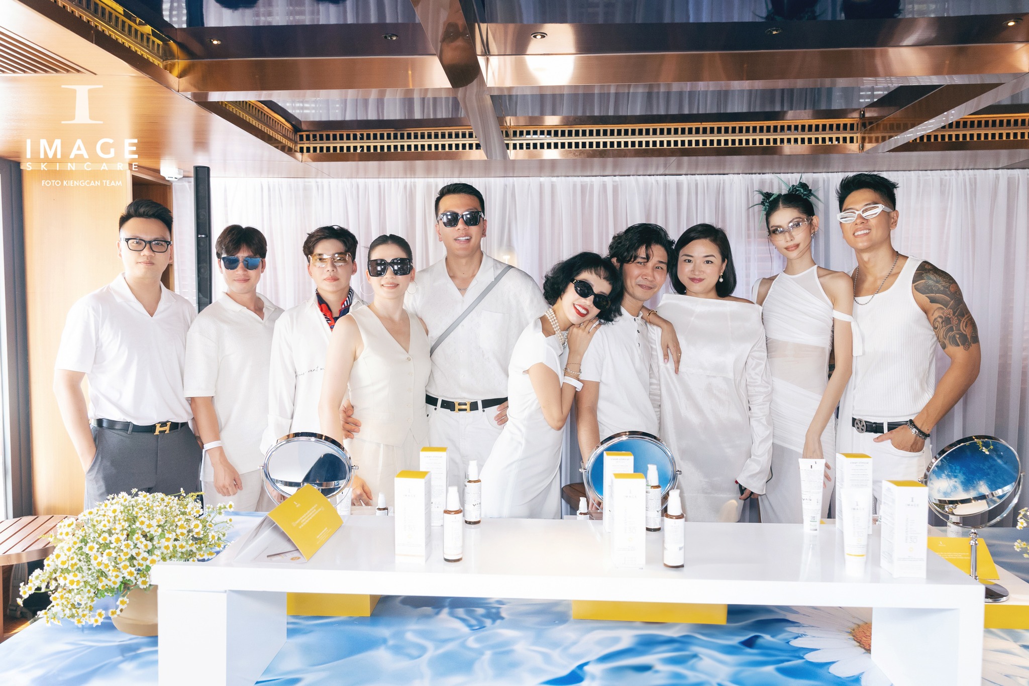 Đông đảo bác sĩ, đối tác, nghệ sĩ, người mẫu cùng các Beauty Blogger tham dự sự kiện (SUN)BLOCK Party